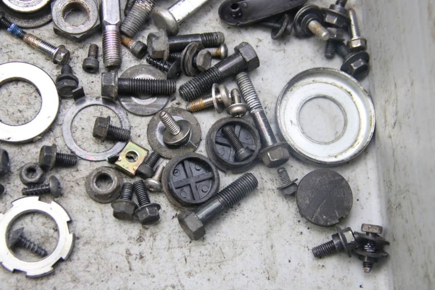 photo de SAC VISSERIE VIS YAMAHA BW'S BWS 125 (2010 - 2013) - Autre angle de vue