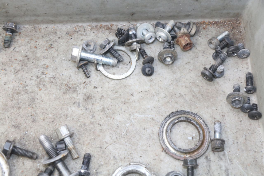 photo de SAC VISSERIE VIS YAMAHA BW'S EASY 50 (2013 - 2016) - Autre angle de vue