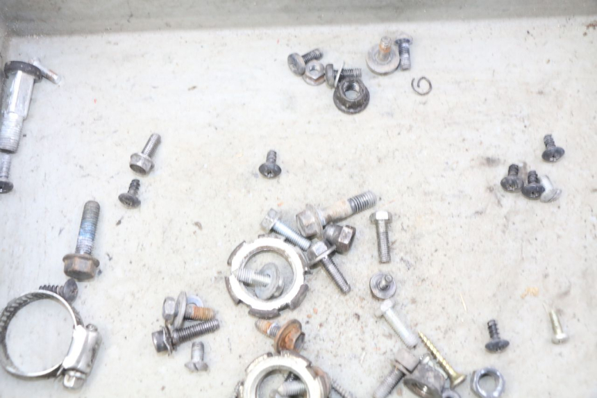 photo de SAC VISSERIE VIS YAMAHA BW'S NAKED 50 (2008 - 2019) - Autre angle de vue