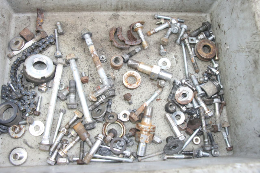 photo de SAC VISSERIE VIS HONDA CA REBEL 125 (1995 - 2001) - Détail de la pièce