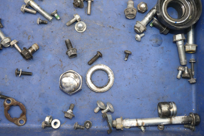 photo de SAC VISSERIE VIS HONDA CBF 125 (2009 - 2015) - Zoom état d’usage