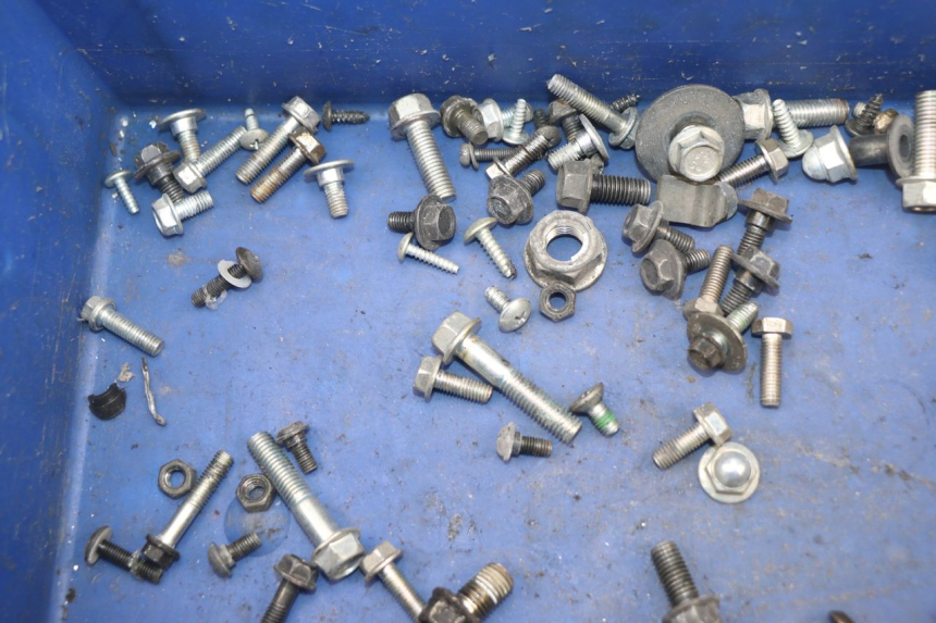 photo de SAC VISSERIE VIS HONDA CBF 125 (2009 - 2015) - Gros plan technique