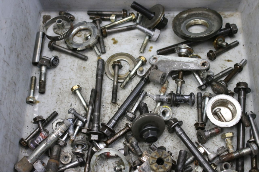 photo de SAC VISSERIE VIS HONDA CBF 500 (2004 - 2007) - Zoom état d’usage