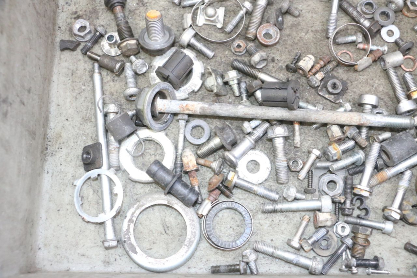 photo de SAC VISSERIE VIS HONDA CBF 500 (2004 - 2007) - Zoom état d’usage