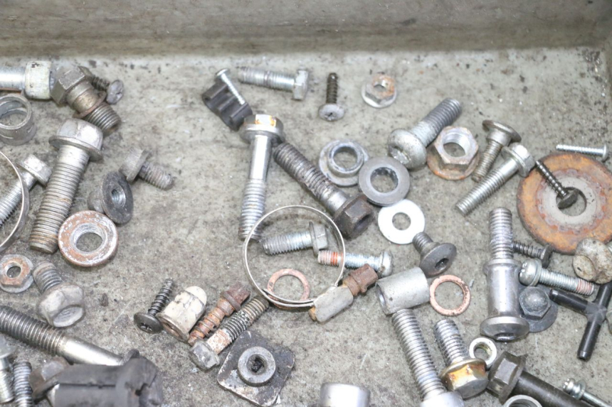 photo de SAC VISSERIE VIS HONDA CBF 500 (2004 - 2007) - Gros plan technique