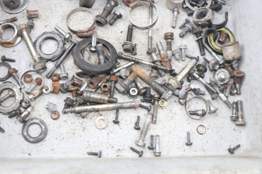 photo de SAC VISSERIE VIS HONDA CBR F SC21 1000 (1986 - 1992) - Zoom état d’usage