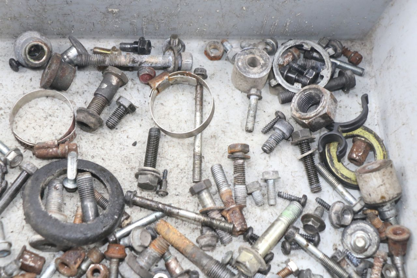 photo de SAC VISSERIE VIS HONDA CBR F SC21 1000 (1986 - 1992) - Autre angle de vue