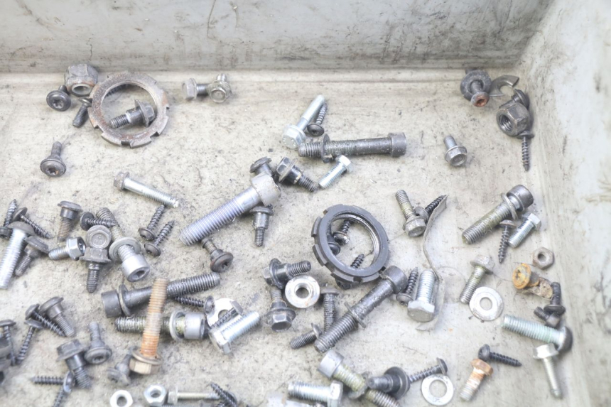 photo de SAC VISSERIE VIS PEUGEOT CITYSTAR 125 (2011 - 2017) - Autre angle de vue