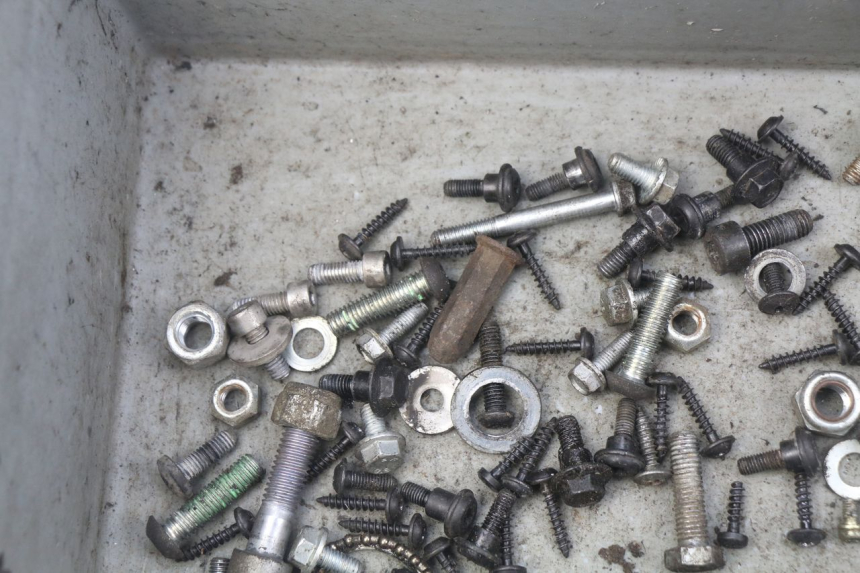 photo de SAC VISSERIE VIS PEUGEOT CITYSTAR 50 (2013 - 2017) - Gros plan technique