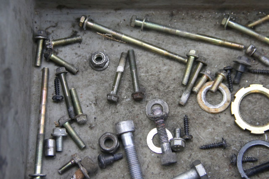 photo de SAC VISSERIE VIS PEUGEOT CITYSTAR 50 (2013 - 2017) - Gros plan technique