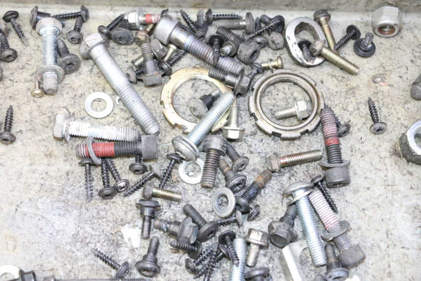 photo de SAC VISSERIE VIS PEUGEOT CITYSTAR 50 (2013 - 2017) - Gros plan technique