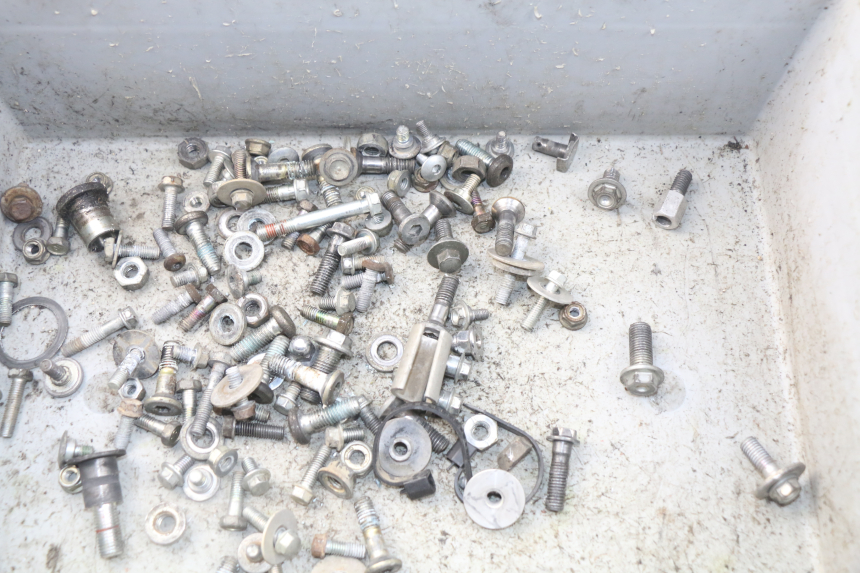 photo de SAC VISSERIE VIS HONDA CRF CR-F 450 (2005 - 2008) - Gros plan technique