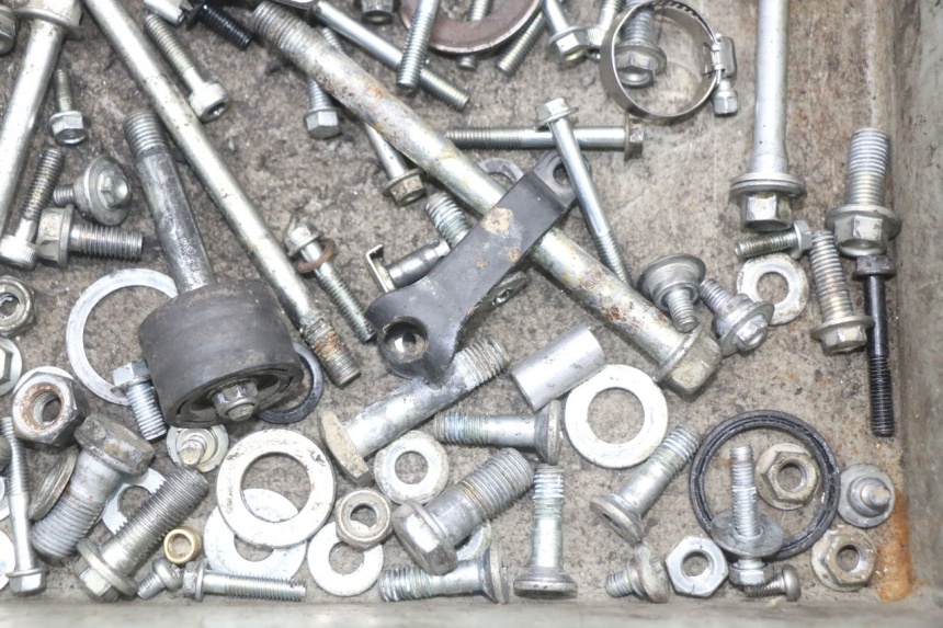 photo de SAC VISSERIE VIS HONDA CRF R 250 (2020 - 2021) - Gros plan technique