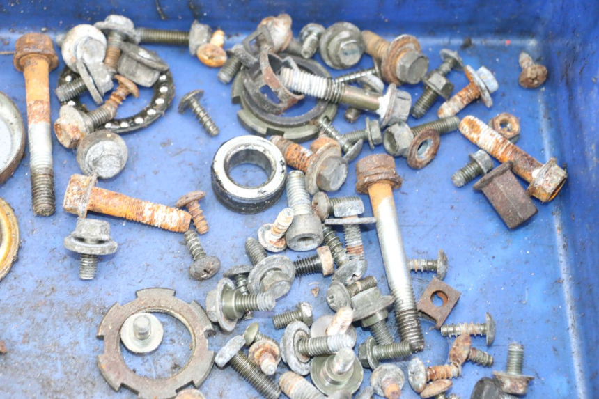 photo de SAC VISSERIE VIS YAMAHA CYGNUS X 125 (2004 - 2007) - Zoom état d’usage