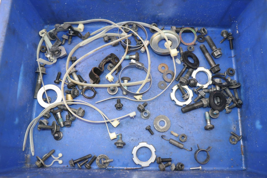 photo de SAC VISSERIE VIS YAMAHA CYGNUS X INJECTION 125 (2007 - 2013) - Vue principale