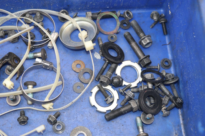 photo de SAC VISSERIE VIS YAMAHA CYGNUS X INJECTION 125 (2007 - 2013) - Gros plan technique