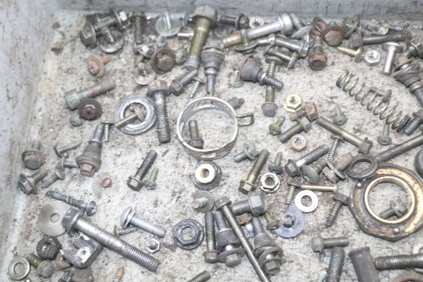 photo de SAC VISSERIE VIS KYMCO DINK 4T 50 (2007 - 2018) - Détail de la pièce