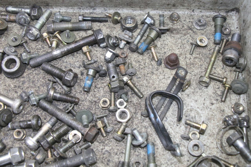 photo de SAC VISSERIE VIS KYMCO DINK STREET 125 (2009 - 2014) - Zoom état d’usage