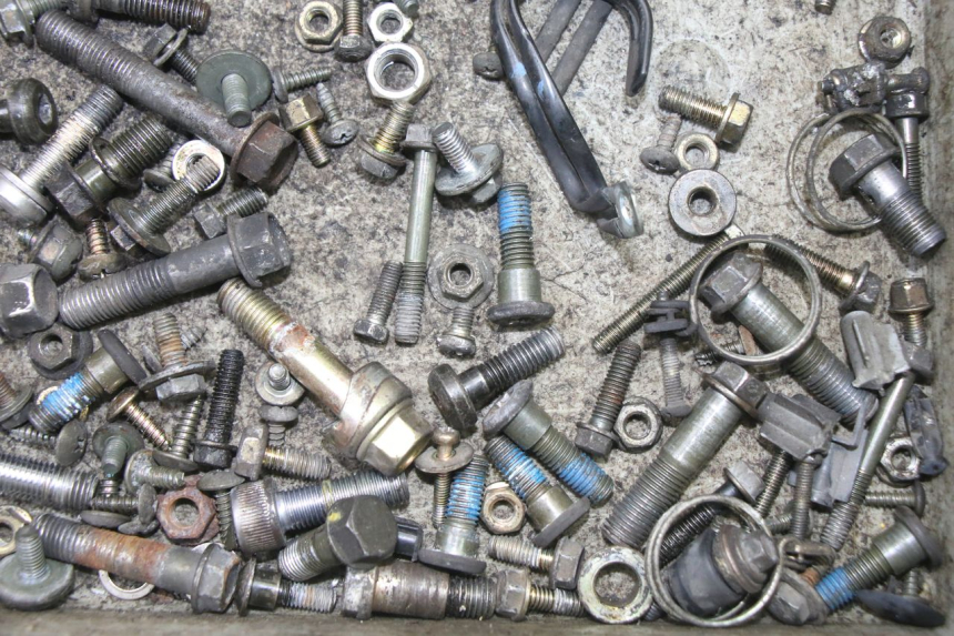 photo de SAC VISSERIE VIS KYMCO DINK STREET 125 (2009 - 2014) - Gros plan technique