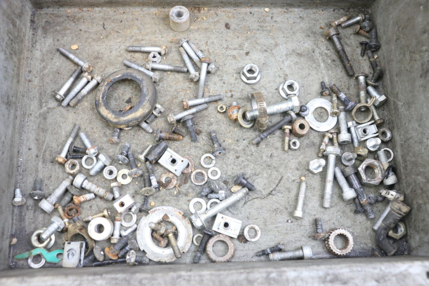 photo de SAC VISSERIE VIS GILERA DNA 50 (2000 - 2007) - Détail de la pièce