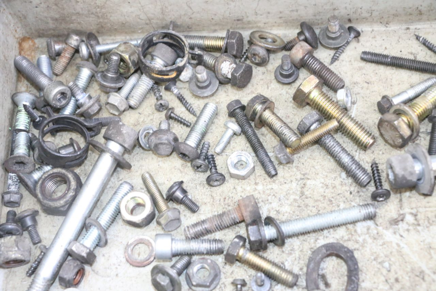 photo de SAC VISSERIE VIS PEUGEOT ELYSTAR 125 (2002 - 2007) - Gros plan technique