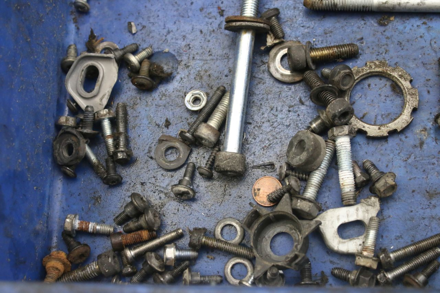 photo de SAC VISSERIE VIS PEUGEOT ELYSTAR 50 (2002 - 2014) - Zoom état d’usage