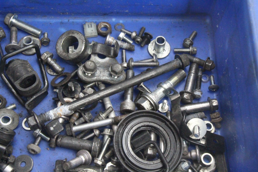 photo de SAC VISSERIE VIS KAWASAKI ER-6 ER6 F ABS 650 (2012 - 2016) - Zoom état d’usage