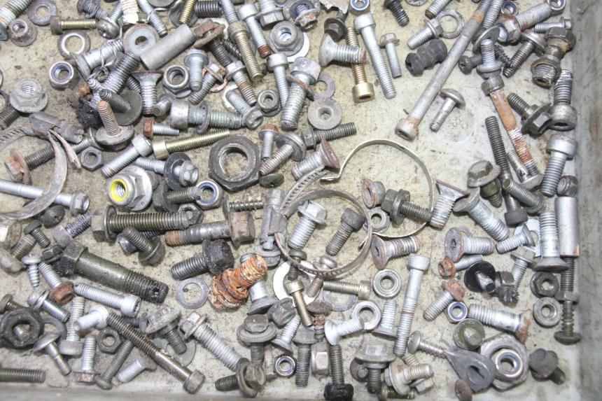 photo de SAC VISSERIE VIS APRILIA ETX 125 (1998 - 2002) - Gros plan technique