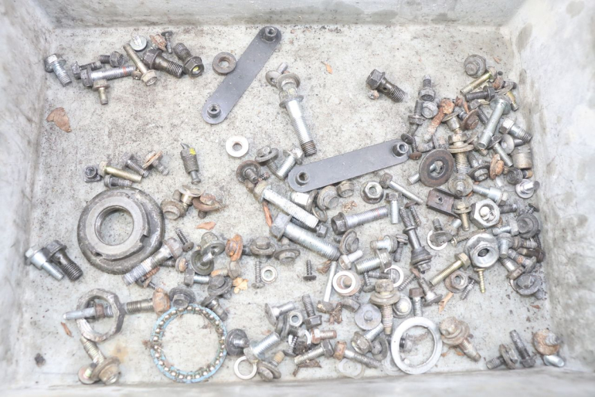 photo de SAC VISSERIE VIS HONDA FES PANTHEON 2T 125 (1998 - 2002) - Vue principale