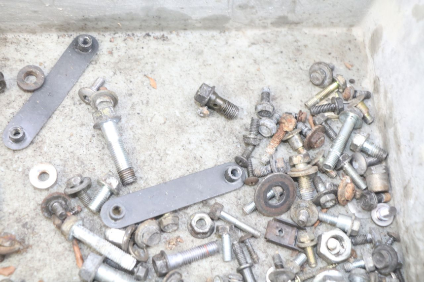 photo de SAC VISSERIE VIS HONDA FES PANTHEON 2T 125 (1998 - 2002) - Autre angle de vue