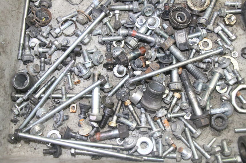 photo de SAC VISSERIE VIS HONDA FES S-WING SWING ABS 125 (2007 - 2015) - Autre angle de vue