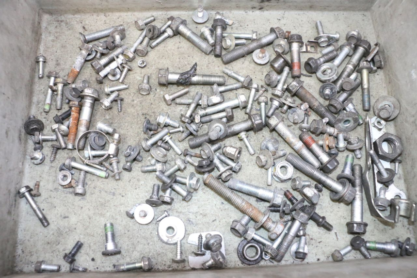 photo de SAC VISSERIE VIS HONDA FES S-WING SWING ABS 125 (2007 - 2015) - Vue principale