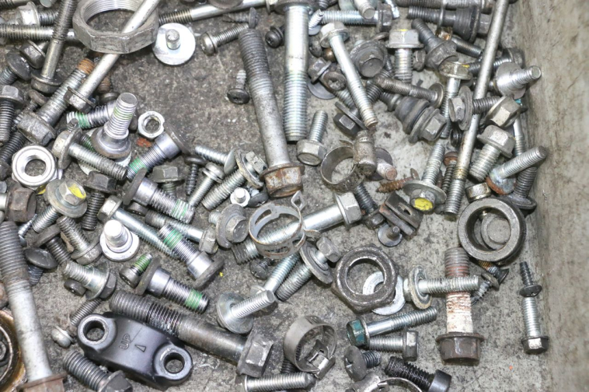 photo de SAC VISSERIE VIS HONDA FES S-WING SWING ABS 125 (2007 - 2015) - Autre angle de vue