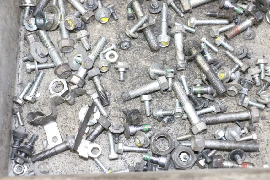 photo de SAC VISSERIE VIS HONDA FES S-WING SWING ABS 125 (2007 - 2015) - Autre angle de vue