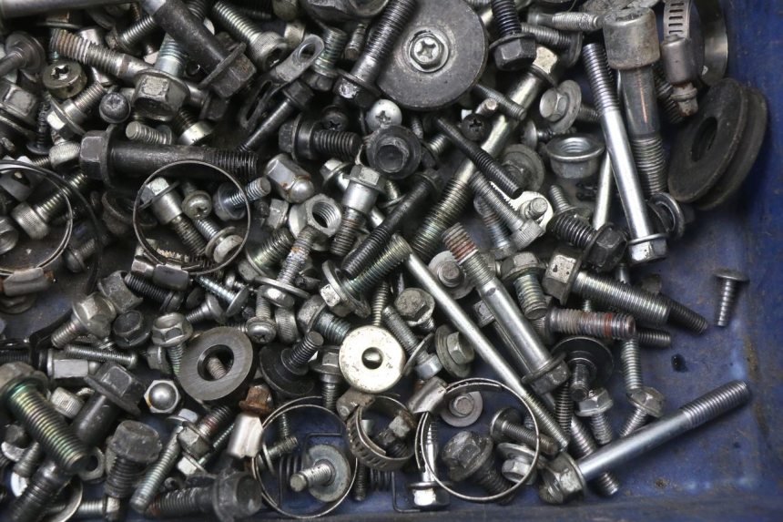 photo de SAC VISSERIE VIS HONDA FJS SILVER WING SILVERWING 400 (2005 - 2008) - Gros plan technique