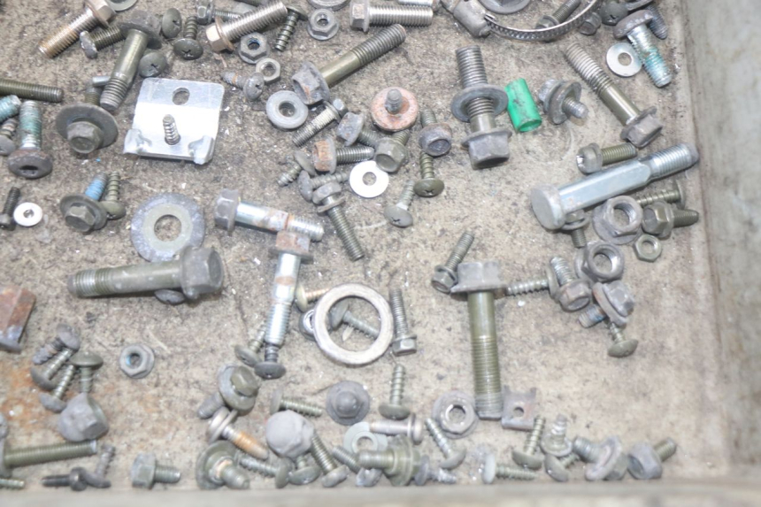 photo de SAC VISSERIE VIS MBK FLAME X 125 (2007 - 2016) - Gros plan technique