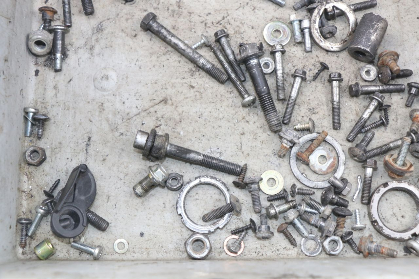 photo de SAC VISSERIE VIS PIAGGIO FLY 2T 50 (2004 - 2017) - Zoom état d’usage