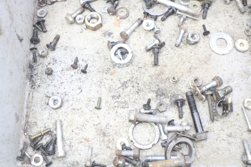 photo de SAC VISSERIE VIS PIAGGIO FLY 2T 50 (2004 - 2017) - Zoom état d’usage