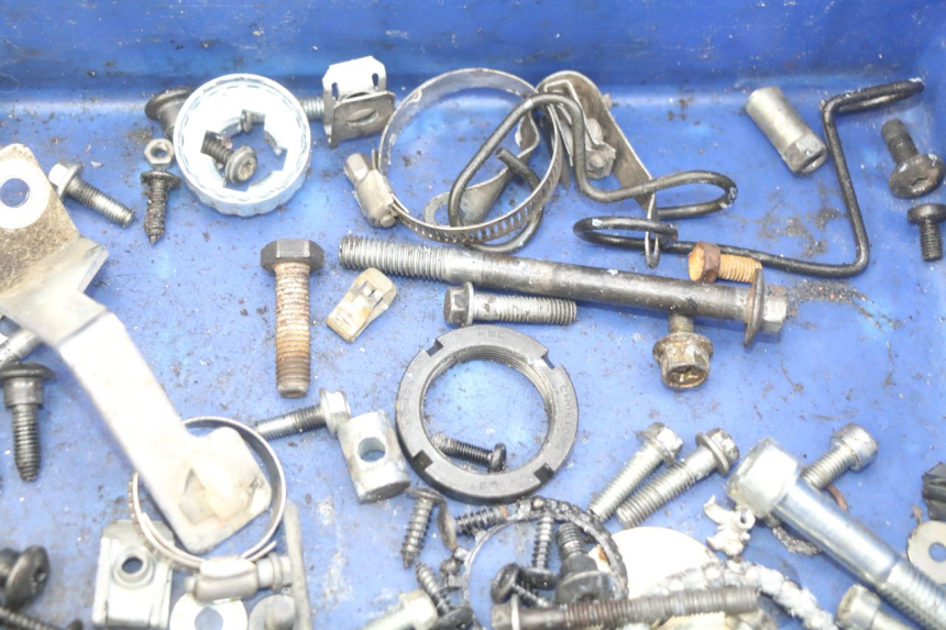 photo de SAC VISSERIE VIS PIAGGIO FLY 4T 50 (2013 - 2017) - Autre angle de vue