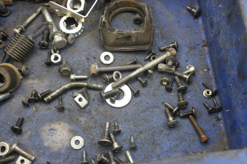 photo de SAC VISSERIE VIS PIAGGIO FLY 4T 50 (2013 - 2017) - Détail de la pièce