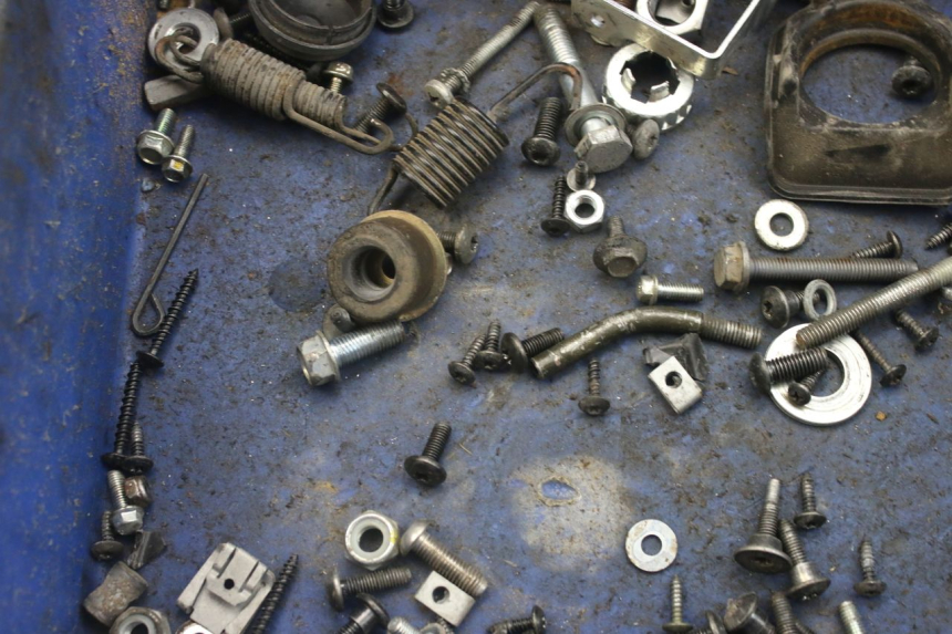 photo de SAC VISSERIE VIS PIAGGIO FLY 4T 50 (2013 - 2017) - Zoom état d’usage