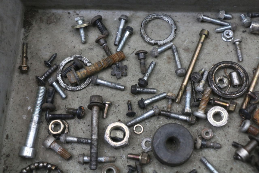 photo de SAC VISSERIE VIS PIAGGIO FLY 4T 50 (2004 - 2010) - Détail de la pièce