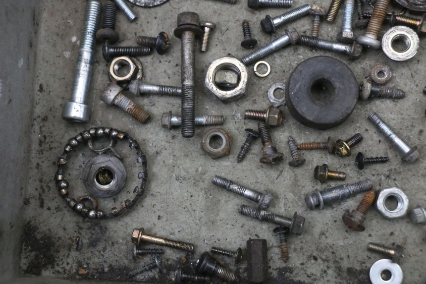 photo de SAC VISSERIE VIS PIAGGIO FLY 4T 50 (2004 - 2010) - Autre angle de vue