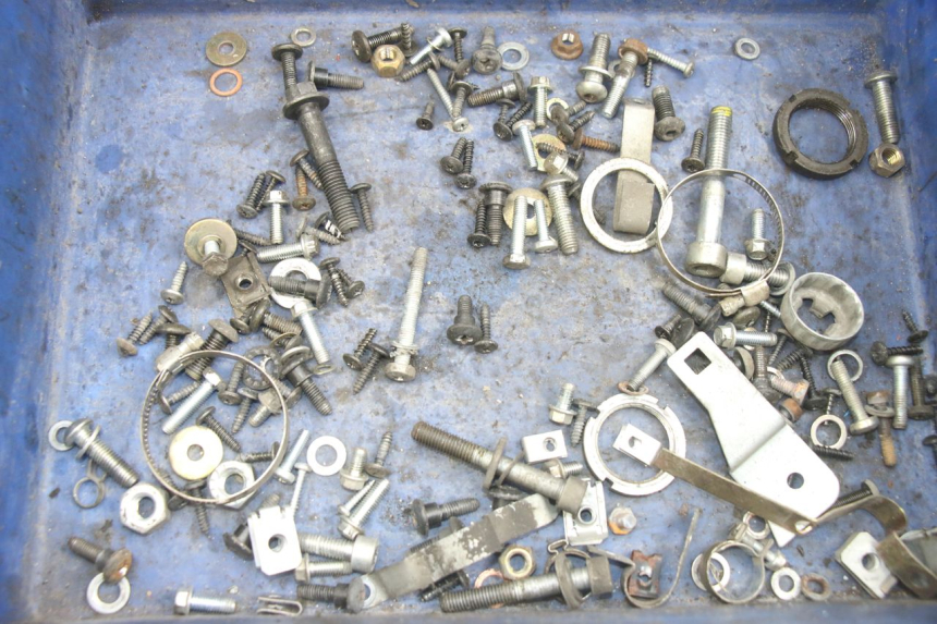 photo de SAC VISSERIE VIS PIAGGIO FLY 125 (2005 - 2012) - Détail de la pièce