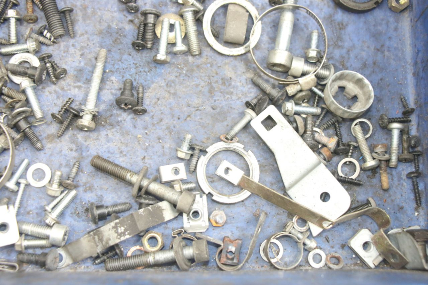 photo de SAC VISSERIE VIS PIAGGIO FLY 125 (2005 - 2012) - Zoom état d’usage