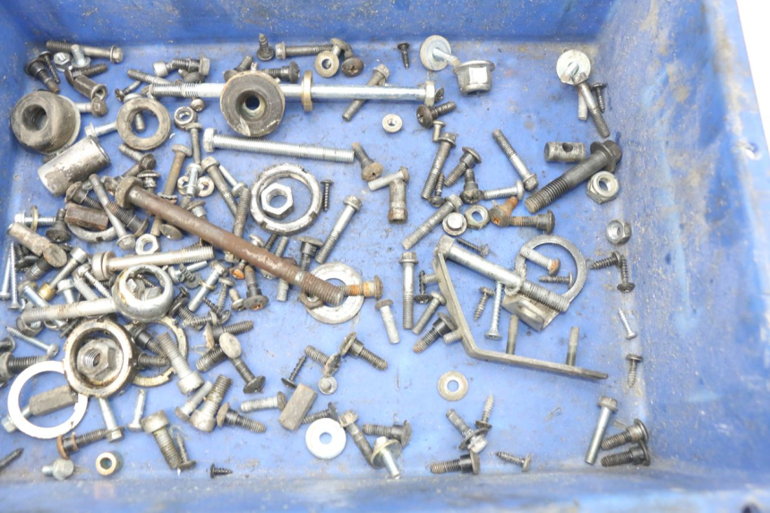 photo de SAC VISSERIE VIS PIAGGIO FLY 100 (2006 - 2010) - Détail de la pièce