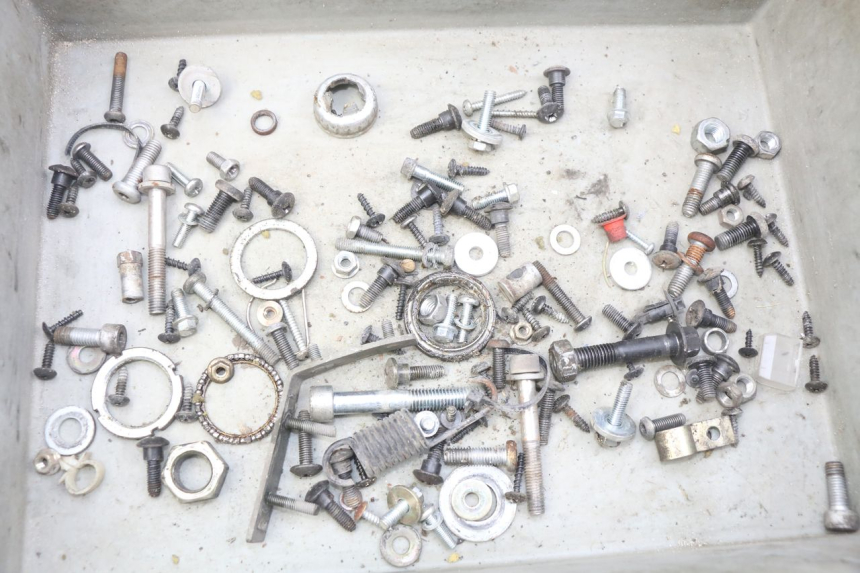 photo de SAC VISSERIE VIS PIAGGIO FLY 100 (2006 - 2010) - Détail de la pièce