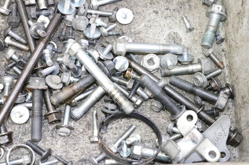 photo de SAC VISSERIE VIS HONDA FORZA ABS 300 (2013 - 2017) - Autre angle de vue