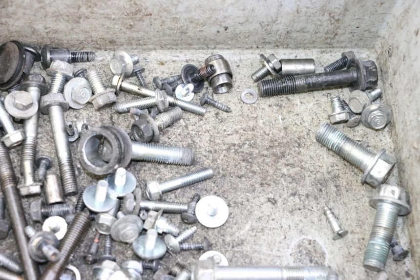 photo de SAC VISSERIE VIS HONDA FORZA ABS 300 (2013 - 2017) - Gros plan technique