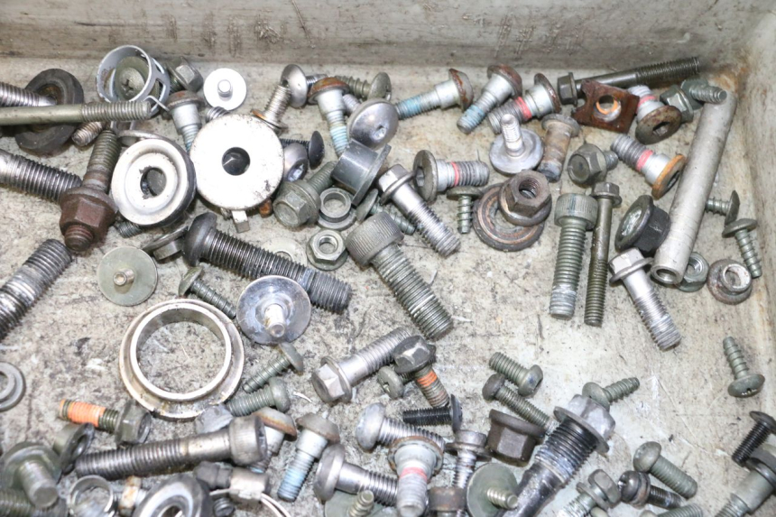 photo de SAC VISSERIE VIS YAMAHA FZ6 FAZER S2 600 (2007 - 2011) - Autre angle de vue